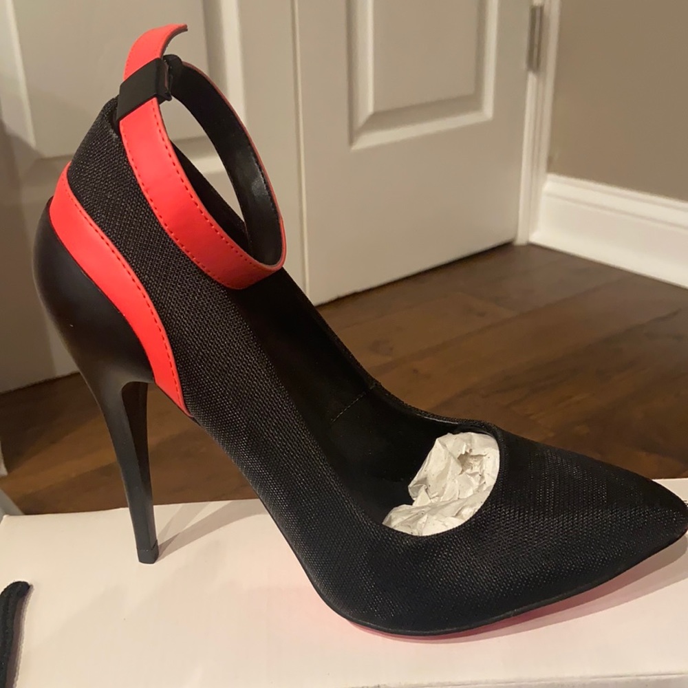Strap heel pumps